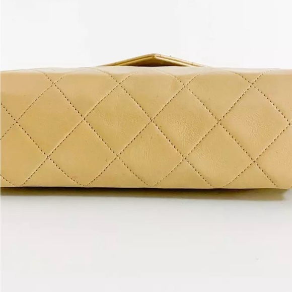 Chanel RARE Vintage Crossbody - Picture 2 of 10